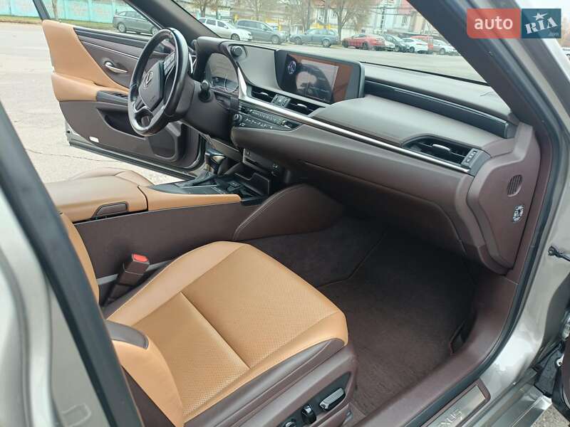 Седан Lexus ES 2018 в Києві