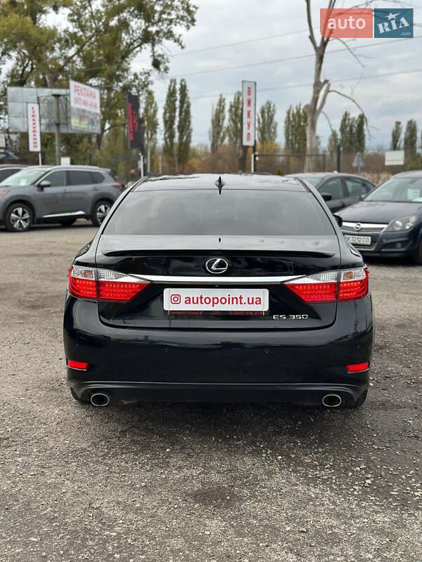 Седан Lexus ES 2015 в Белогородке