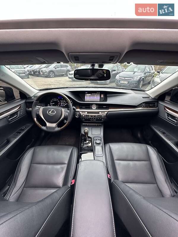 Седан Lexus ES 2015 в Белогородке