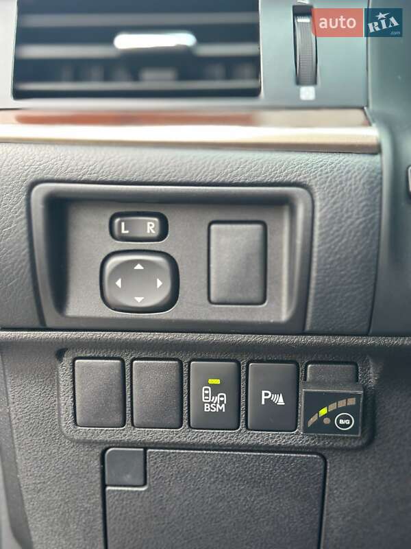 Седан Lexus ES 2015 в Белогородке