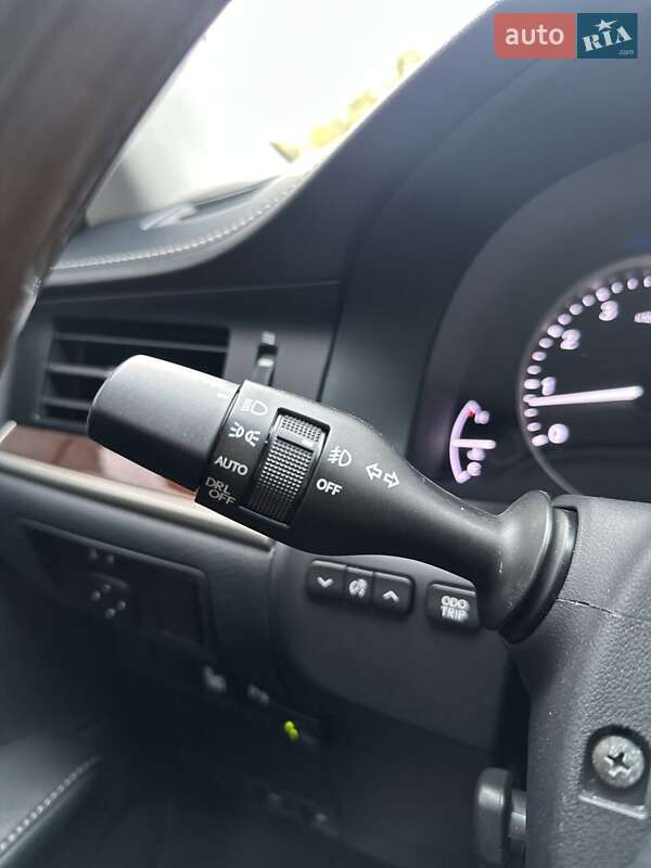 Седан Lexus ES 2015 в Белогородке