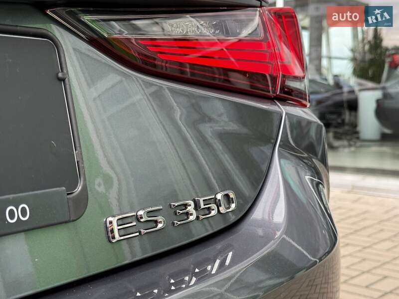 Седан Lexus ES 2020 в Киеве