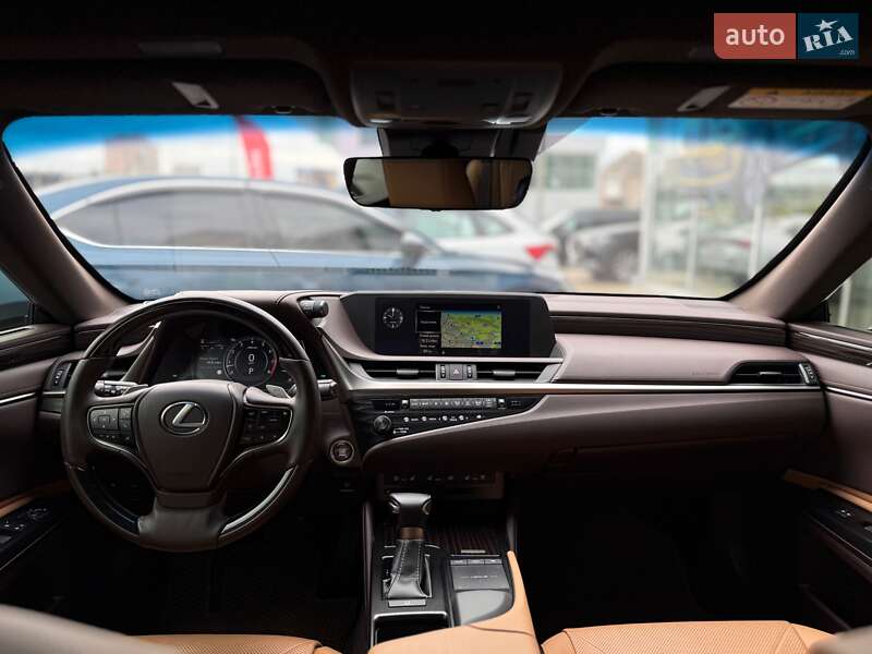 Седан Lexus ES 2020 в Киеве