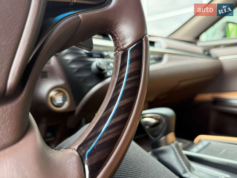 Седан Lexus ES 2020 в Киеве