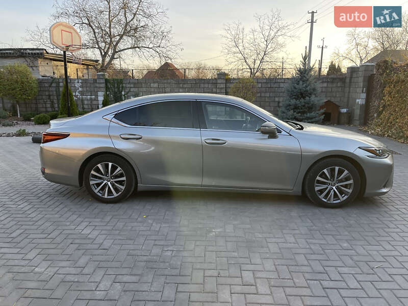Седан Lexus ES 2019 в Каменском