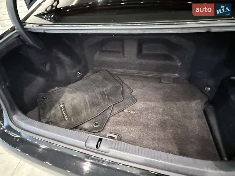 Седан Lexus ES 2016 в Одесі