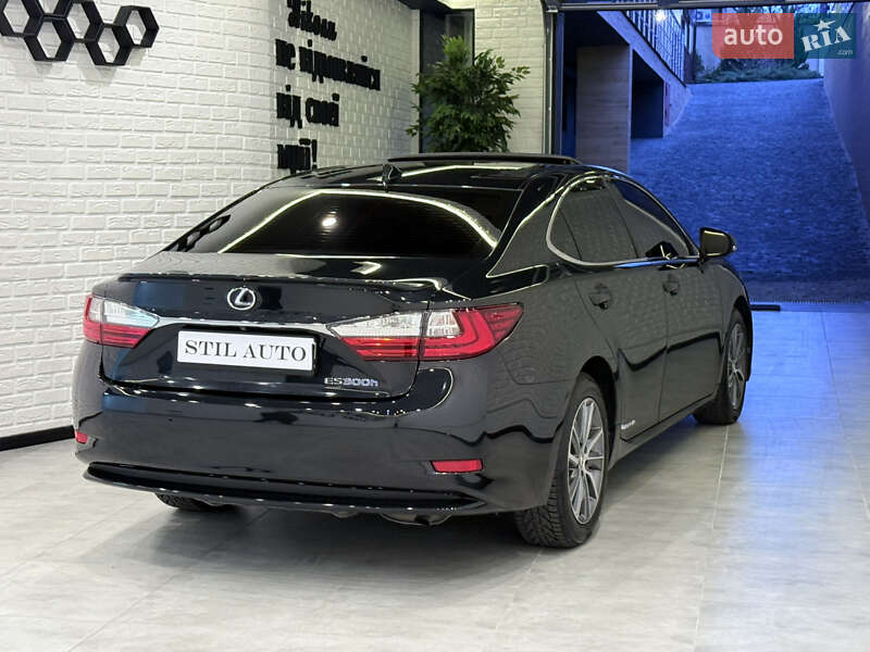 Седан Lexus ES 2016 в Одесі