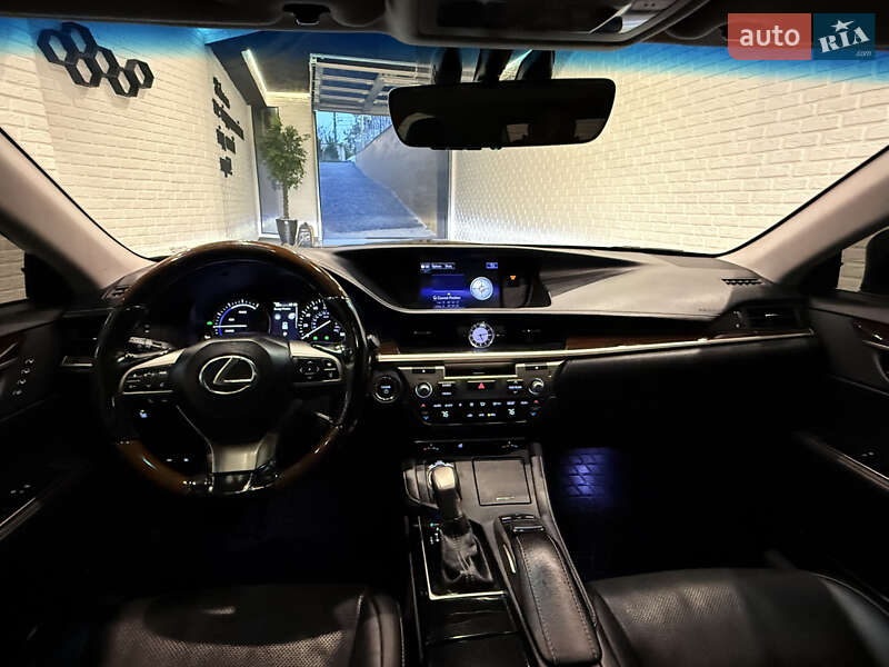 Седан Lexus ES 2016 в Одесі