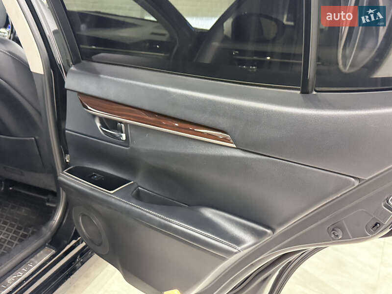Седан Lexus ES 2016 в Одесі