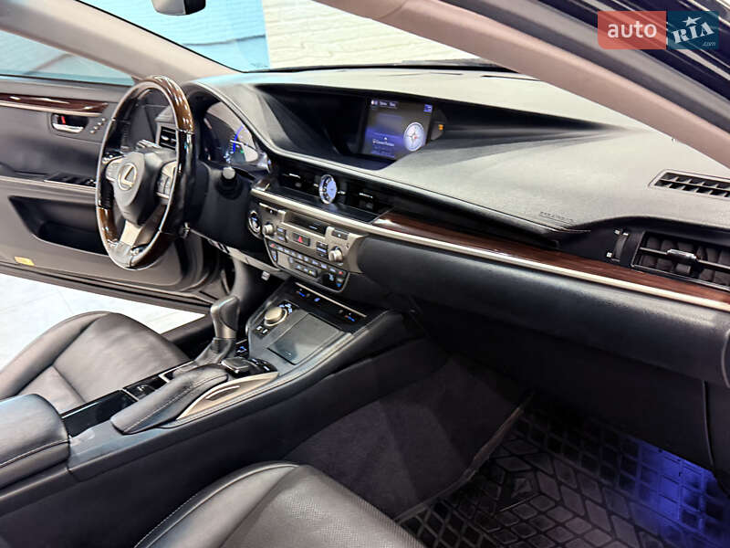 Седан Lexus ES 2016 в Одесі