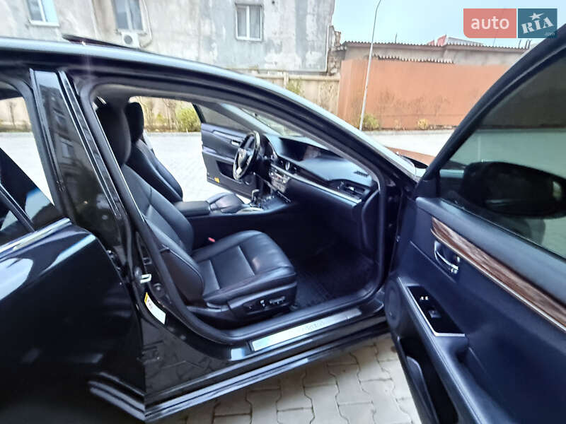 Седан Lexus ES 2016 в Одесі