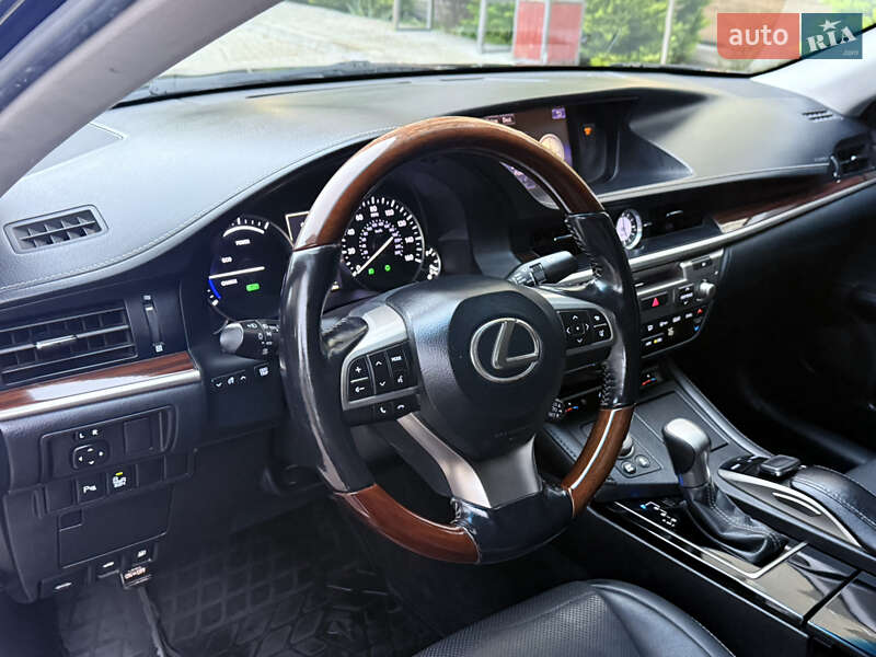 Седан Lexus ES 2016 в Одесі