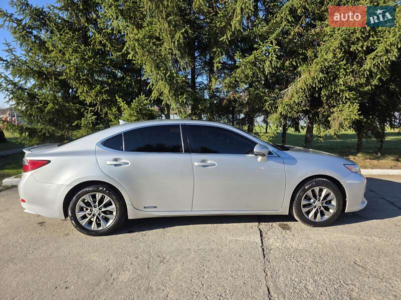 Седан Lexus ES 2014 в Бердичеве
