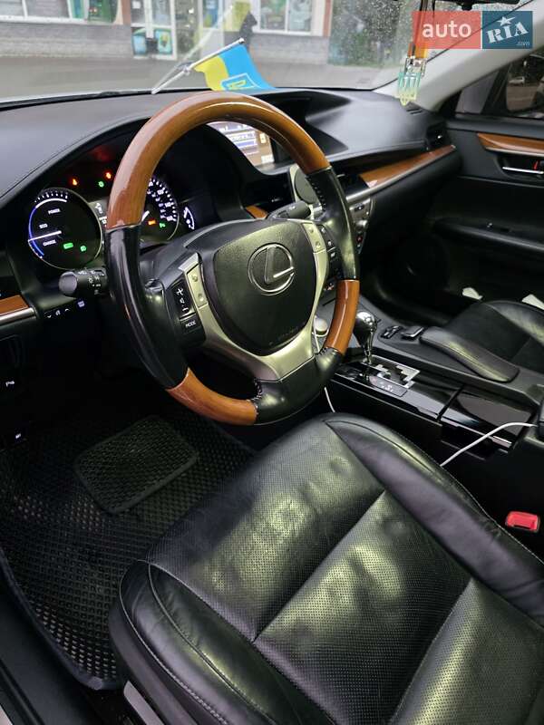 Седан Lexus ES 2014 в Бердичеве