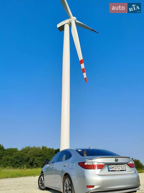 Седан Lexus ES 2014 в Бердичеве