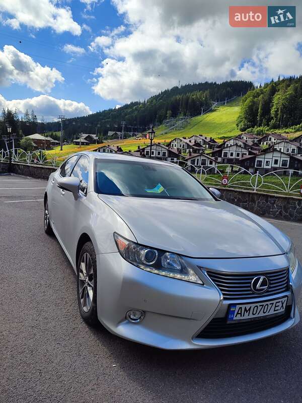 Седан Lexus ES 2014 в Бердичеве