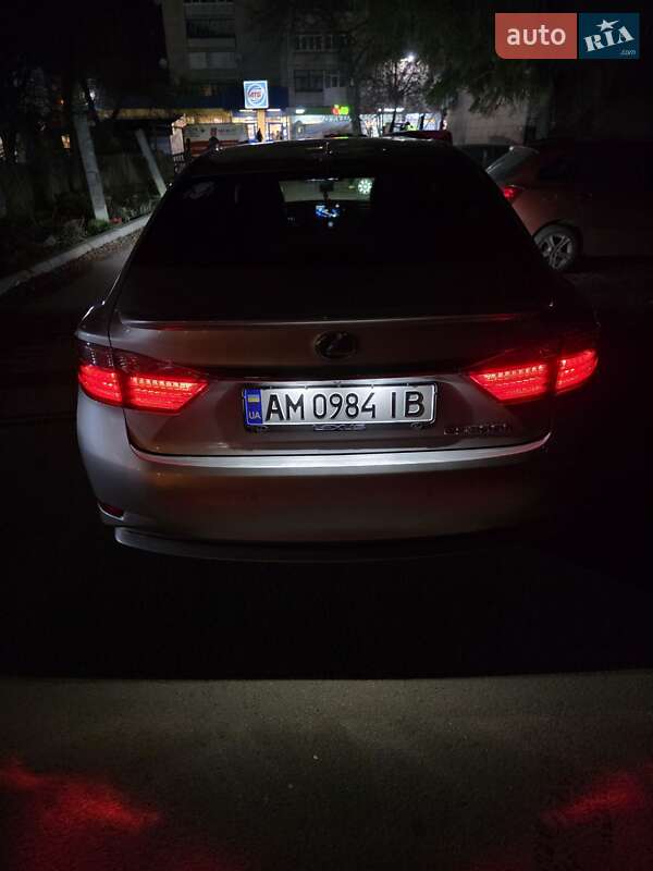 Седан Lexus ES 2014 в Бердичеве