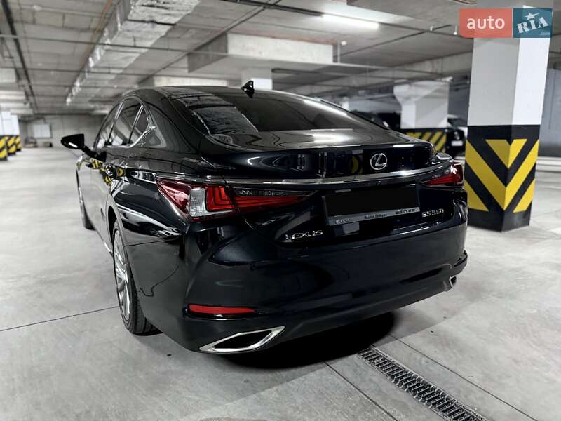 Седан Lexus ES 2022 в Днепре