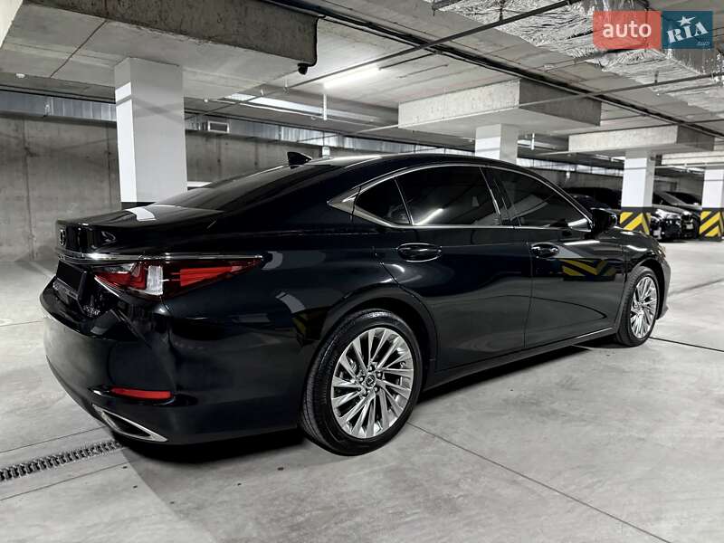 Седан Lexus ES 2022 в Днепре