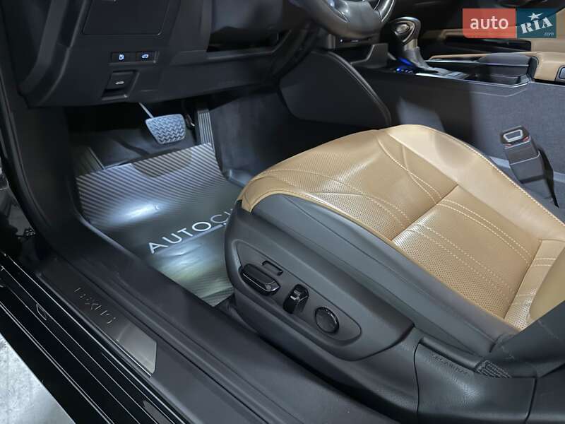 Седан Lexus ES 2022 в Днепре