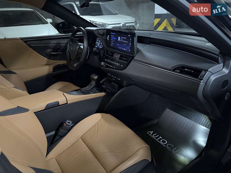 Седан Lexus ES 2022 в Днепре