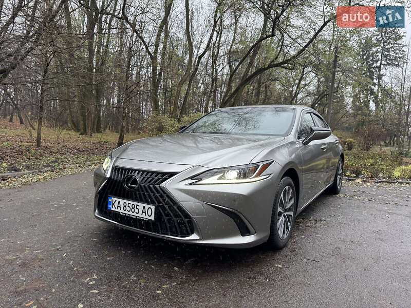 Lexus ES 2022
