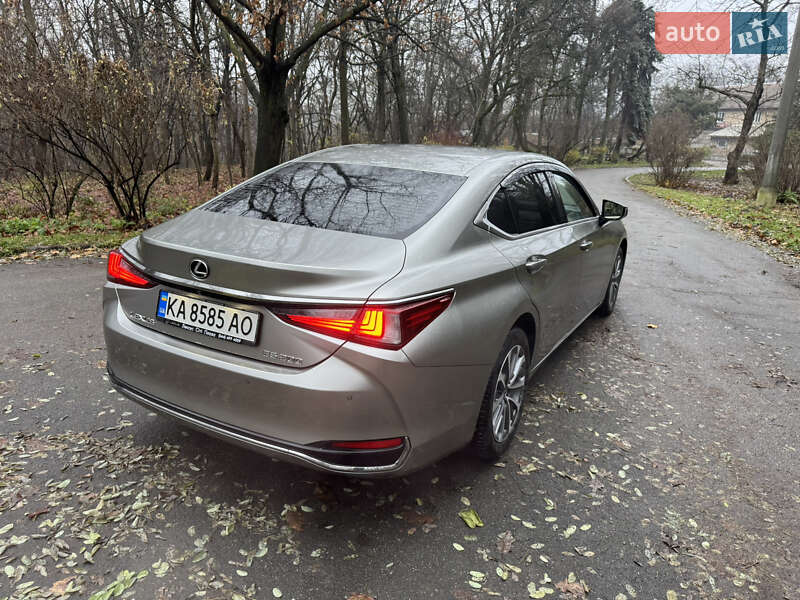 Седан Lexus ES 2022 в Киеве