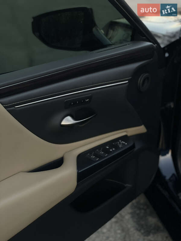 Седан Lexus ES 2021 в Днепре