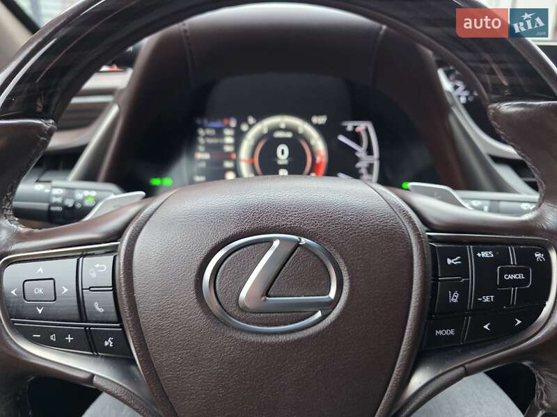Седан Lexus ES 2018 в Рівному