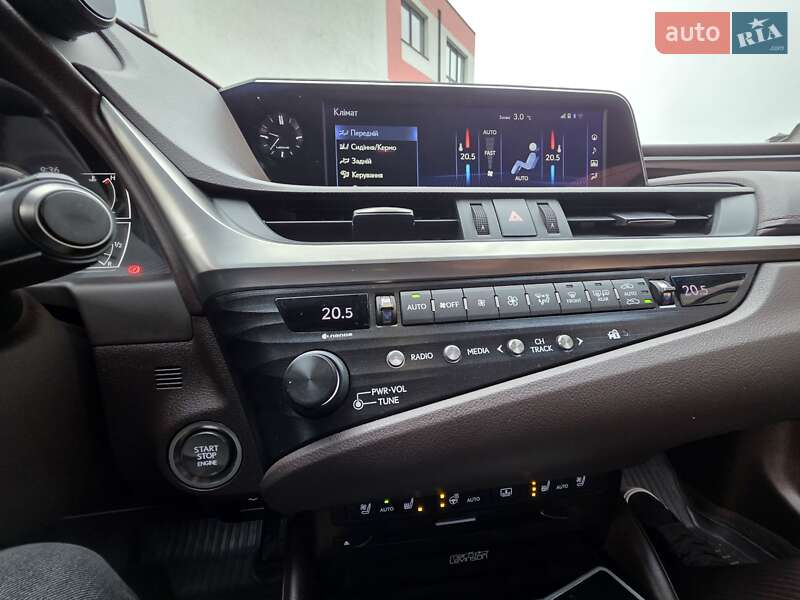 Седан Lexus ES 2018 в Рівному