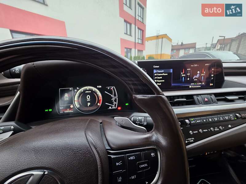 Седан Lexus ES 2018 в Рівному