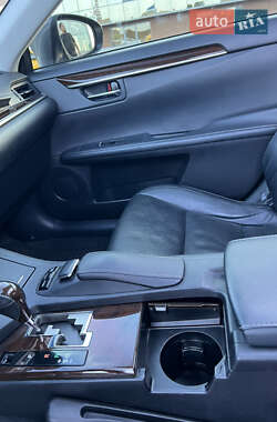 Седан Lexus ES 2013 в Киеве