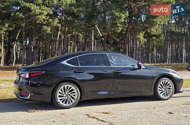 Седан Lexus ES 2018 в Рівному
