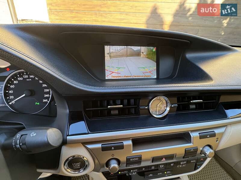 Седан Lexus ES 2015 в Киеве