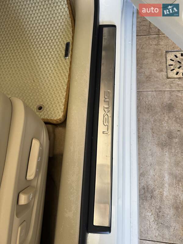 Седан Lexus ES 2015 в Киеве