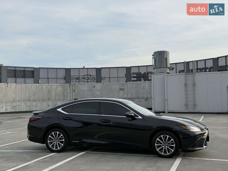 Седан Lexus ES 2022 в Киеве