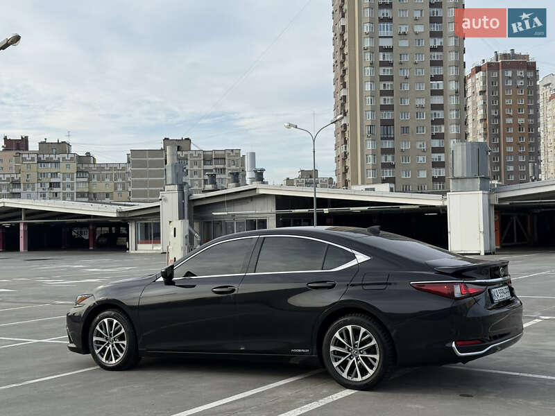 Седан Lexus ES 2022 в Киеве