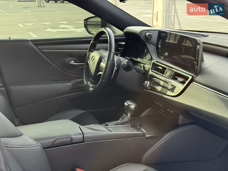 Седан Lexus ES 2022 в Киеве