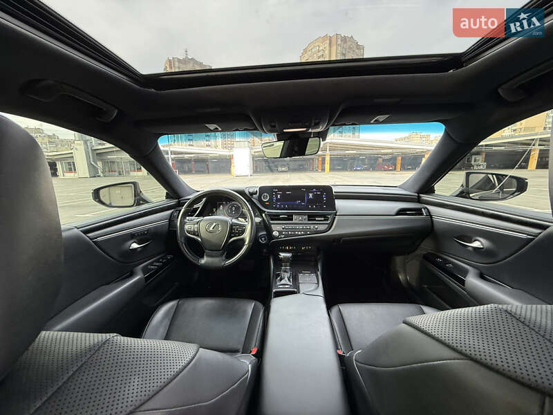 Седан Lexus ES 2022 в Киеве