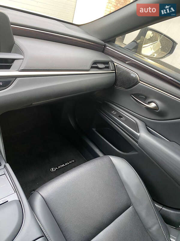 Седан Lexus ES 2019 в Києві