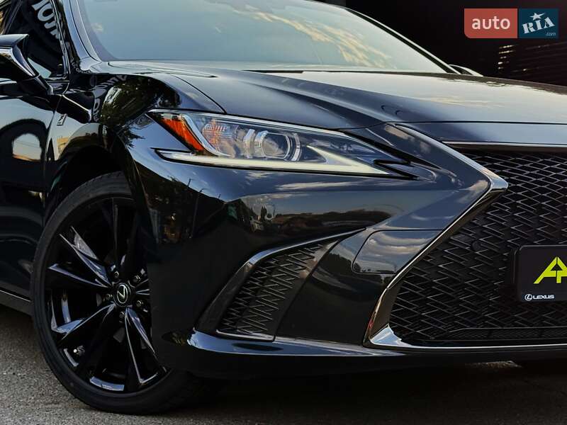 Седан Lexus ES 2023 в Києві