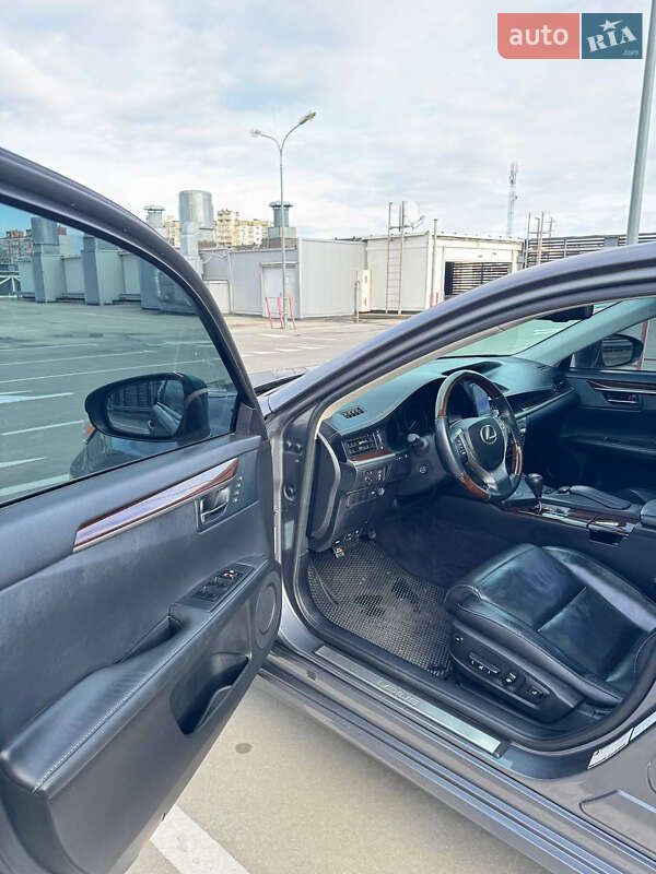 Седан Lexus ES 2014 в Киеве