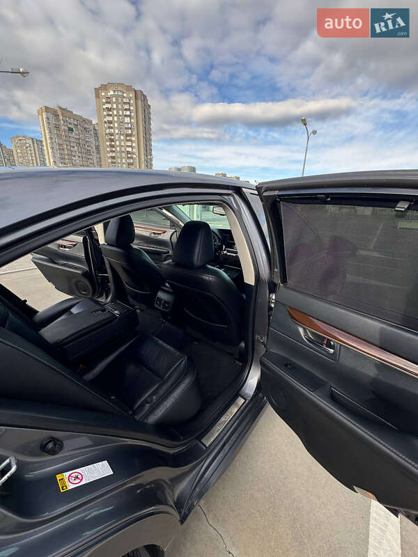 Седан Lexus ES 2014 в Киеве