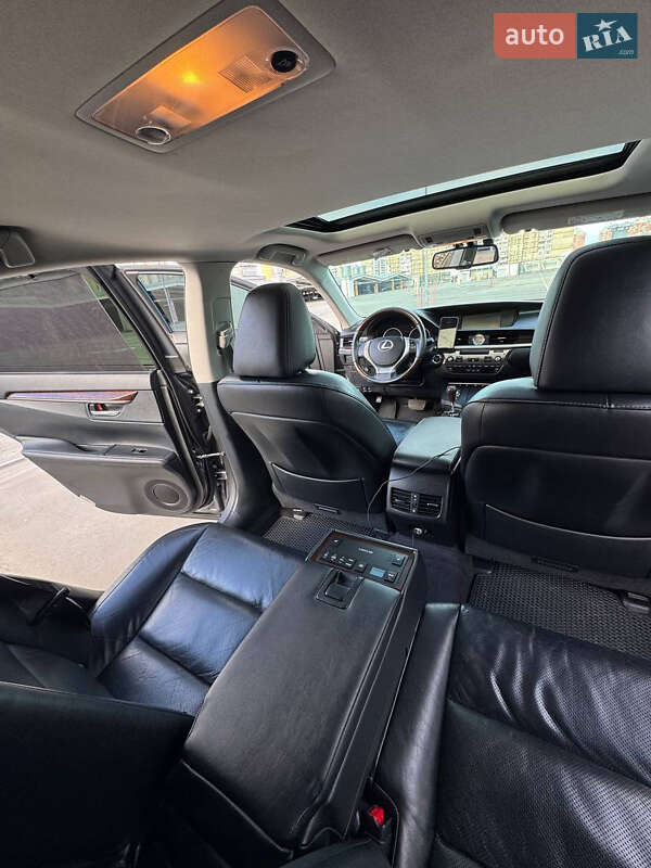 Седан Lexus ES 2014 в Киеве