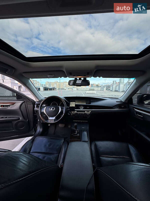Седан Lexus ES 2014 в Киеве