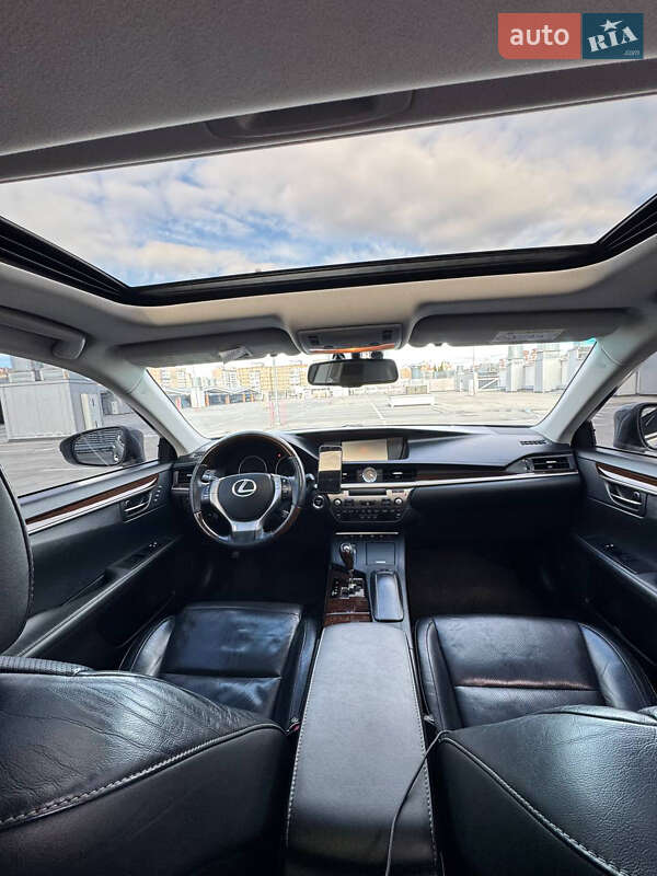 Седан Lexus ES 2014 в Киеве