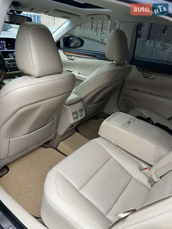 Седан Lexus ES 2013 в Києві
