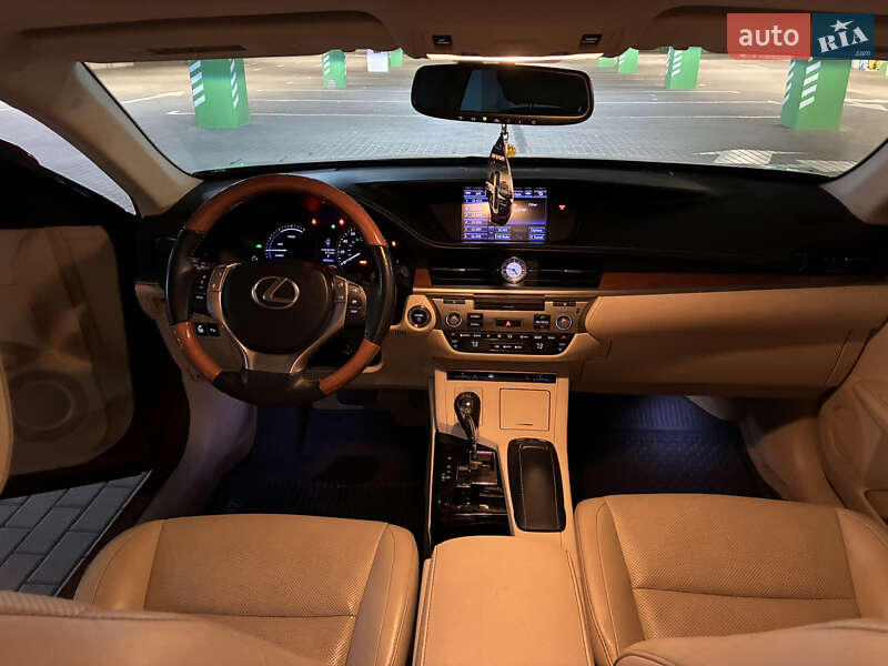Седан Lexus ES 2014 в Киеве