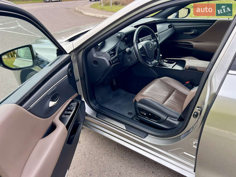 Седан Lexus ES 2024 в Ровно