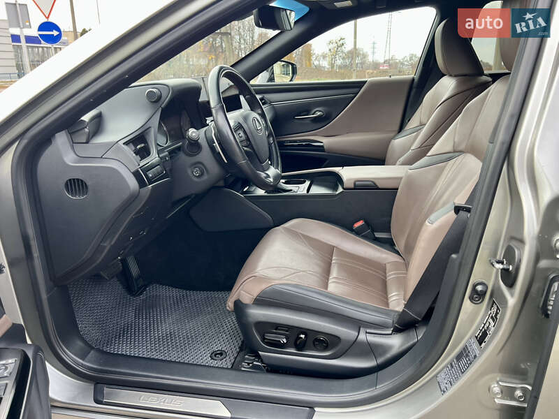Седан Lexus ES 2024 в Ровно